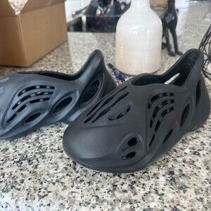 NEW!! The Adidas Yeezy Foam Runner ‘Ararat’ size 7 New in Box Mens